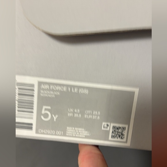 Black air forces, size 5Y. They’re too big for me, I wore them once - Picture 5 of 5